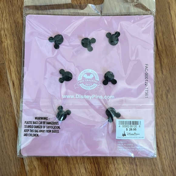 Disneyland cupcake character pins - Picture 2 of 2